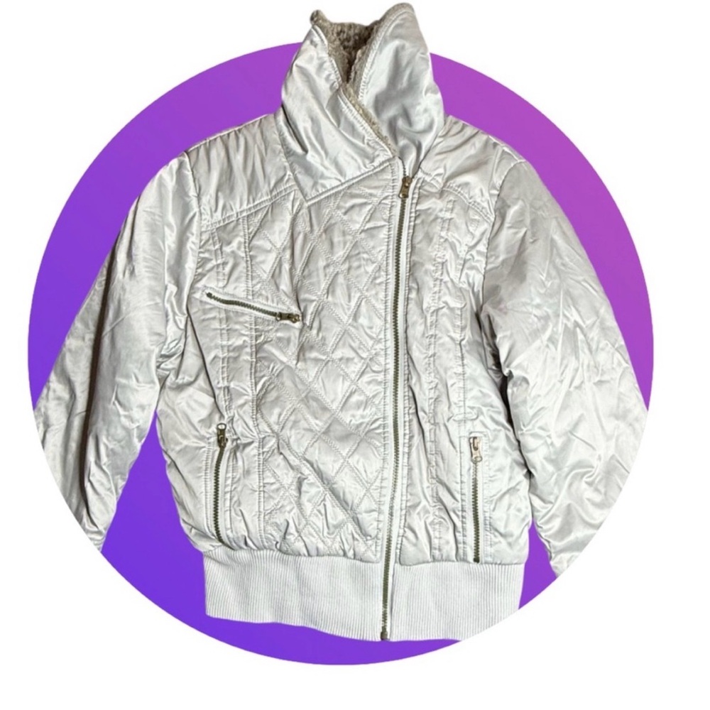 Stylish Quilted White Jacket - Picture 6 of 6